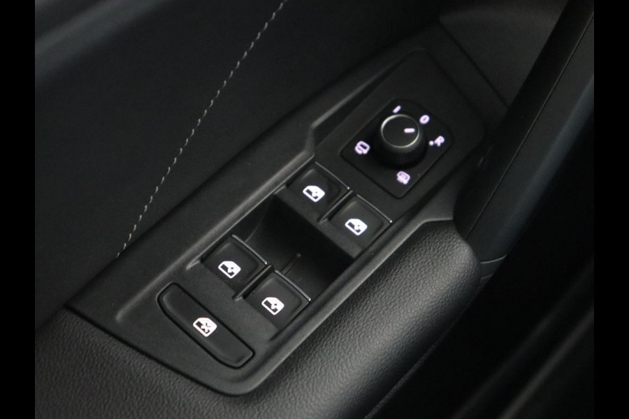 Volkswagen Tiguan 1.4 TSI eHybrid R Line | Matrix LED | Camera | Carplay | Adaptive cruise | 19'' | Navigatie | Park Assist | Virtual Cockpit | Climate control | DAB | Getint glas