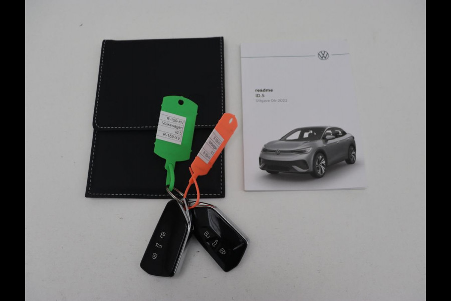 Volkswagen ID.5 Pro 77 kWh | Warmtepomp | Leder | 360 Camera | Stoelverwarming | Keyless | Adaptive cruise | Carplay | Sfeerverlichting | Navigatie | Matrix LED | 20'' | Side Assist