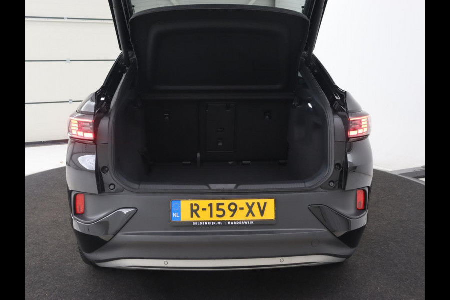 Volkswagen ID.5 Pro 77 kWh | Warmtepomp | Leder | 360 Camera | Stoelverwarming | Keyless | Adaptive cruise | Carplay | Sfeerverlichting | Navigatie | Matrix LED | 20'' | Side Assist
