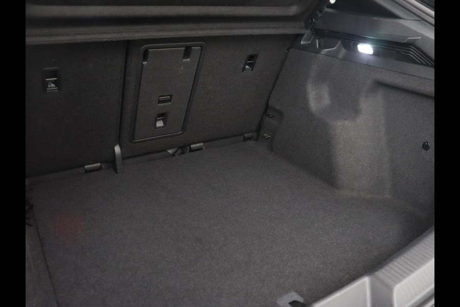 Volkswagen ID.5 Pro 77 kWh | Warmtepomp | Leder | 360 Camera | Stoelverwarming | Keyless | Adaptive cruise | Carplay | Sfeerverlichting | Navigatie | Matrix LED | 20'' | Side Assist