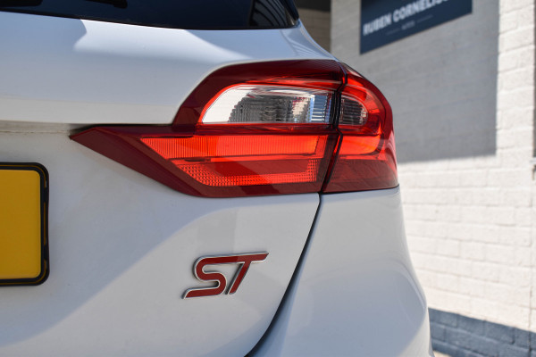 Ford Fiesta 1.5 EcoBoost ST-3 200 PK | Winter Pak. | Carplay | Recaro | LED | Camera