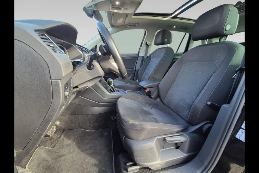 Volkswagen Tiguan 1.4 TSI eHybrid R-Line Business+ | panoramadak | IQ.Light | Virtual Cockpit |