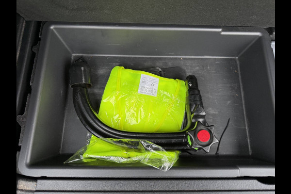 Peugeot 3008 BWJ 2022 | 1.6 HYbrid4 300PK Blue Allure | TREKHAAK | LEDER/STOF | CAMERA A | CLIMA | NAVI | CARPLAY | STOELVERW | PDC 2X |