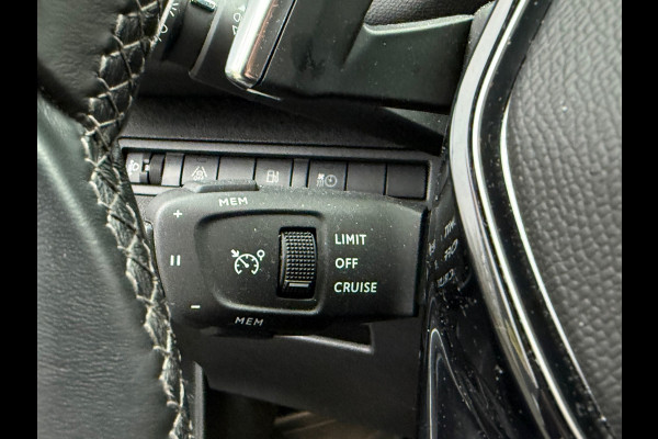 Peugeot 3008 BWJ 2022 | 1.6 HYbrid4 300PK Blue Allure | TREKHAAK | LEDER/STOF | CAMERA A | CLIMA | NAVI | CARPLAY | STOELVERW | PDC 2X |