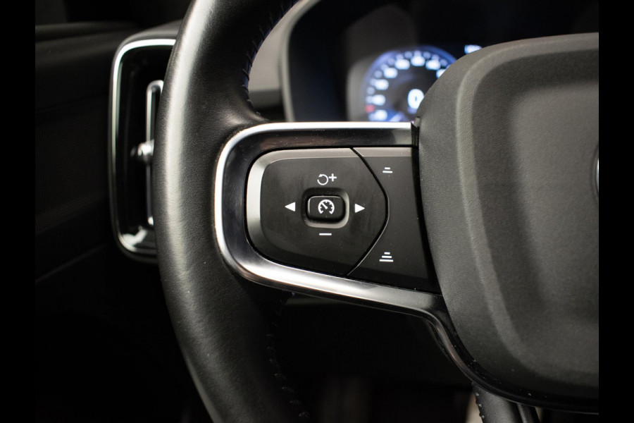 Volvo XC40 1.5 T4 Recharge Inscription Expression (APPLE CARPLAY,NAVI,LED,HARMAN/KARDON,SPORTSTOELEN,TREKHAAK,360 VIEW,CAMERA,PDC)