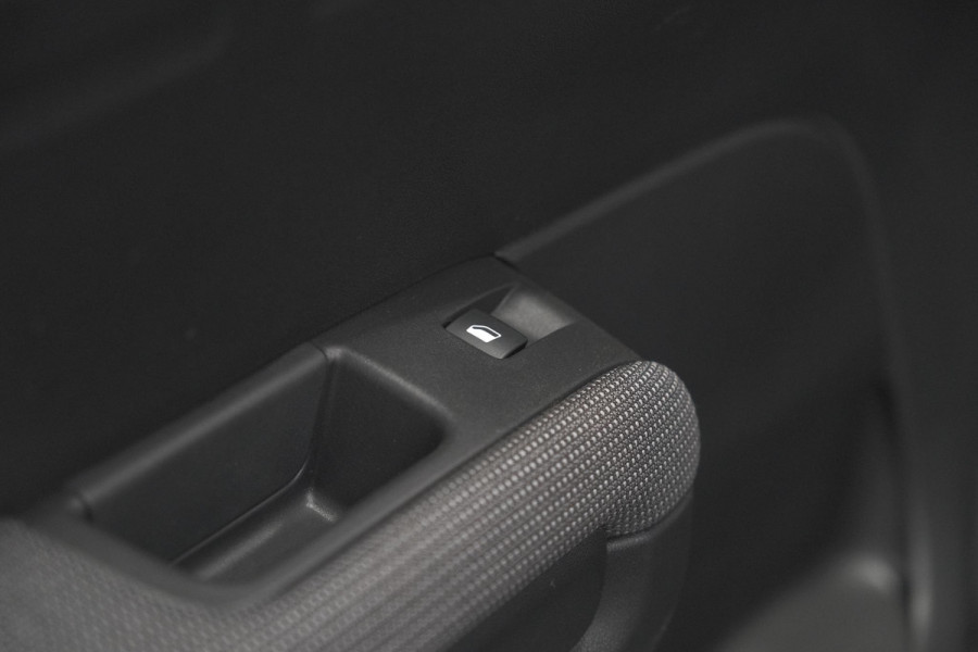 Citroën C3 Aircross PureTech 130 EAT6 Max | Parkeersensoren | Stoelverwarming | Apple Carplay | 16 Inch Lichtmetalen Velgen