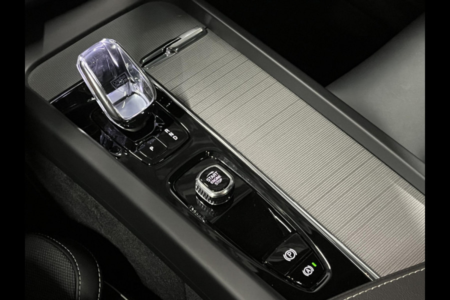 Volvo XC60 2.0 T6 Plug-in hybrid Black Edition | Open dak | Adapt. Cruise | Stoel-/Stuurverwarming | Memory seats | 21"