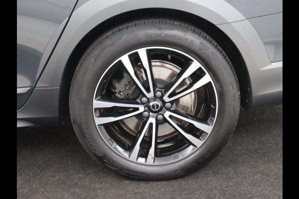 Volvo V90 Cross Country 2.0 T5 AWD | Leder | Trekhaak | Stoelverwarming | Adaptive cruise | Camera | Carplay | 19'' | Navigatie | DAB | Digital Cockpit