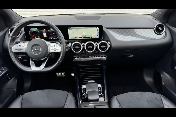 Mercedes-Benz B-Klasse 200 AMG Night pakket Premium Plus Camera Cruise Clima Elektrische a-klep Led
