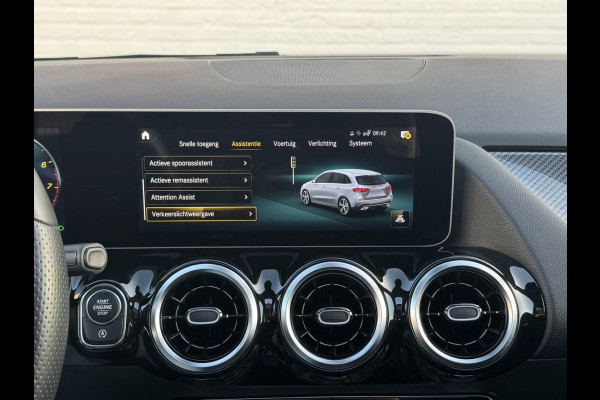 Mercedes-Benz B-Klasse 200 AMG Night pakket Premium Plus Camera Cruise Clima Elektrische a-klep Led