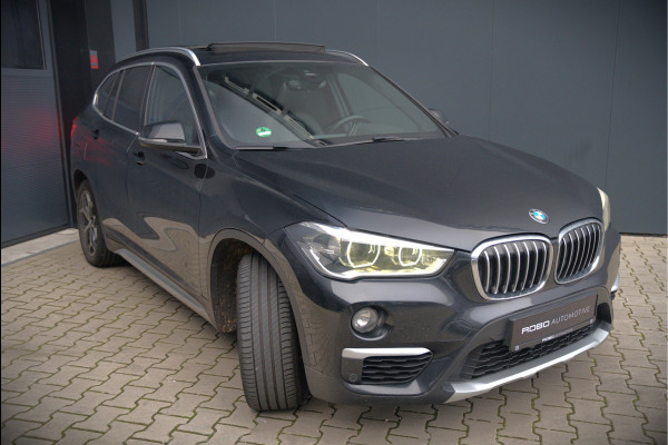 BMW X1 sDrive18i High Executive X Line | Panoramadak | Harman Kardon | Parkeersensoren | Head-Up Display | Leer | Stoelverwarming | Navigatie | Camera | Automaat | Digitale Tellers | Keyless | LED | Cruise Control |