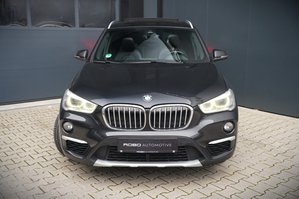 BMW X1 sDrive18i High Executive X Line | Panoramadak | Harman Kardon | Parkeersensoren | Head-Up Display | Leer | Stoelverwarming | Navigatie | Camera | Automaat | Digitale Tellers | Keyless | LED | Cruise Control |