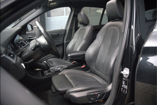 BMW X1 sDrive18i High Executive X Line | Panoramadak | Harman Kardon | Parkeersensoren | Head-Up Display | Leer | Stoelverwarming | Navigatie | Camera | Automaat | Digitale Tellers | Keyless | LED | Cruise Control |