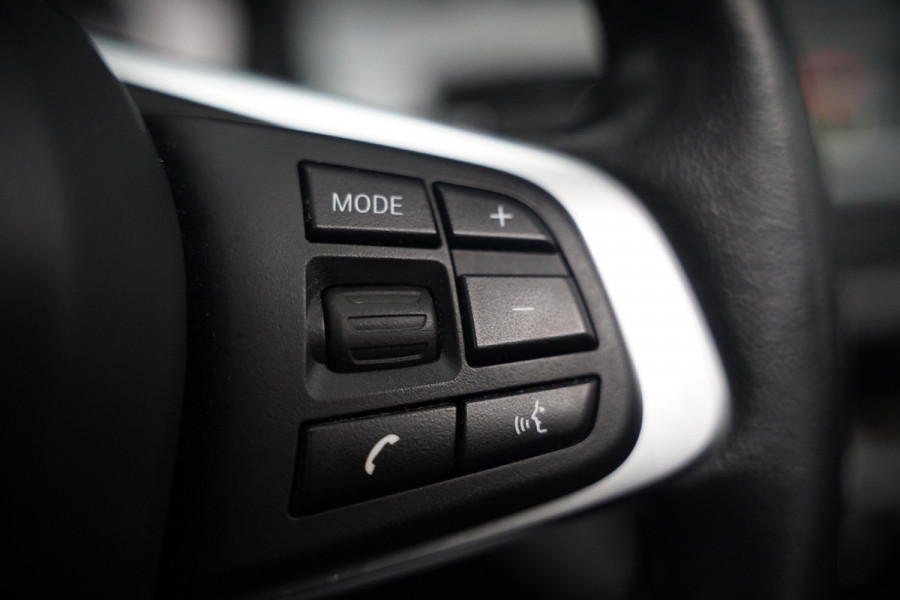 BMW X1 sDrive18i High Executive X Line | Panoramadak | Harman Kardon | Parkeersensoren | Head-Up Display | Leer | Stoelverwarming | Navigatie | Camera | Automaat | Digitale Tellers | Keyless | LED | Cruise Control |