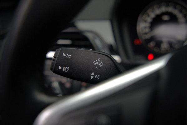 BMW X1 sDrive18i High Executive X Line | Panoramadak | Harman Kardon | Parkeersensoren | Head-Up Display | Leer | Stoelverwarming | Navigatie | Camera | Automaat | Digitale Tellers | Keyless | LED | Cruise Control |