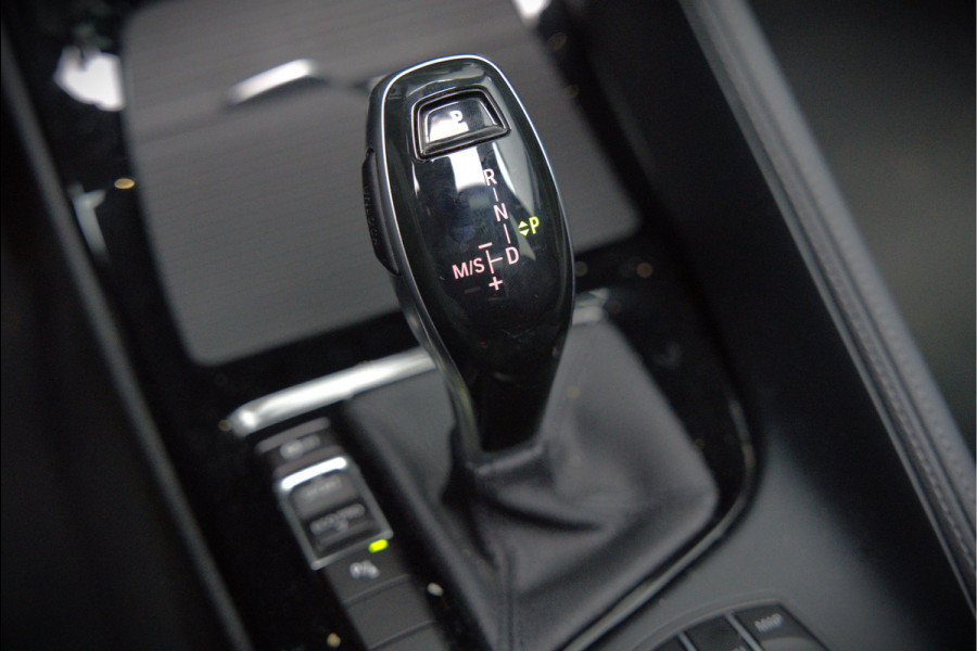 BMW X1 sDrive18i High Executive X Line | Panoramadak | Harman Kardon | Parkeersensoren | Head-Up Display | Leer | Stoelverwarming | Navigatie | Camera | Automaat | Digitale Tellers | Keyless | LED | Cruise Control |