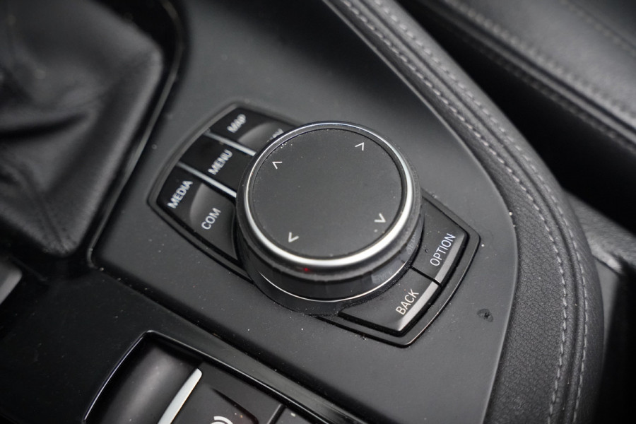 BMW X1 sDrive18i High Executive X Line | Panoramadak | Harman Kardon | Parkeersensoren | Head-Up Display | Leer | Stoelverwarming | Navigatie | Camera | Automaat | Digitale Tellers | Keyless | LED | Cruise Control |