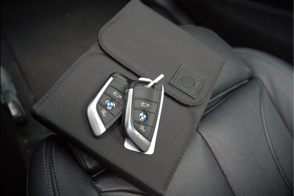 BMW X1 sDrive18i High Executive X Line | Panoramadak | Harman Kardon | Parkeersensoren | Head-Up Display | Leer | Stoelverwarming | Navigatie | Camera | Automaat | Digitale Tellers | Keyless | LED | Cruise Control |