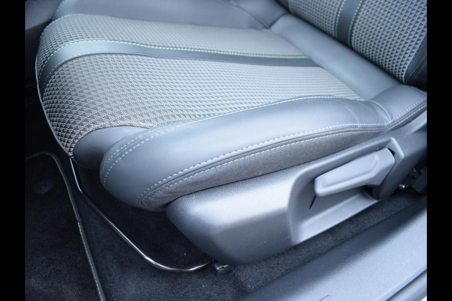 Peugeot e-208 EV GT 50 kWh ACHTERUITRIJCAMERA MET SENSOREN | NAVI & CARPLAY | E.C.C. |