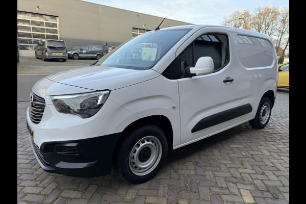Opel Combo 1.5D L1H1 / Navigatie + Apple CarPlay-Android / ALL-Season banden / Laadruimte Betimmering Vloer + Wanden / PDC