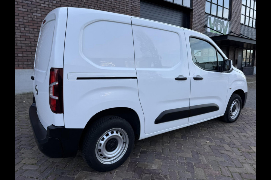 Opel Combo 1.5D L1H1 / Navigatie + Apple CarPlay-Android / ALL-Season banden / Laadruimte Betimmering Vloer + Wanden / PDC