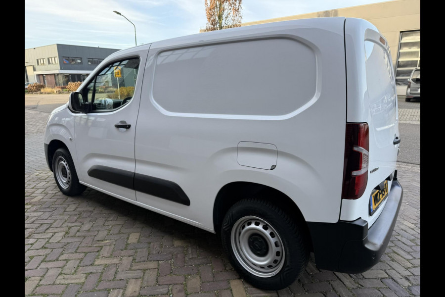 Opel Combo 1.5D L1H1 / Navigatie + Apple CarPlay-Android / ALL-Season banden / Laadruimte Betimmering Vloer + Wanden / PDC