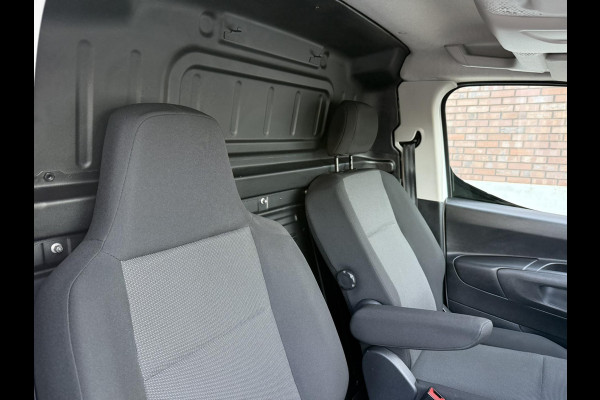 Opel Combo 1.5D L1H1 / Navigatie + Apple CarPlay-Android / ALL-Season banden / Laadruimte Betimmering Vloer + Wanden / PDC