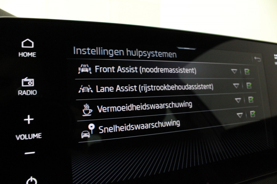 Škoda Kamiq 1.0 TSI Selection Camera/Keyless/Graphite Grey/parkeersensoren