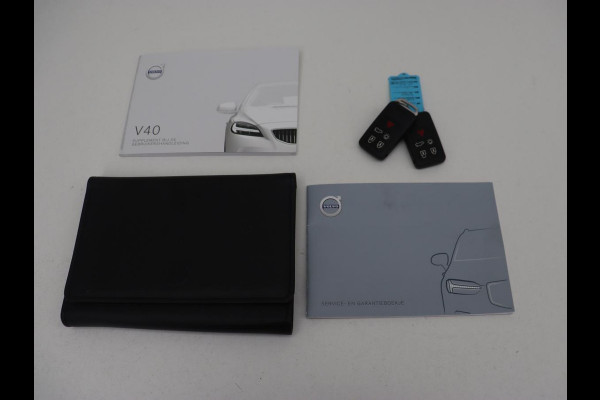 Volvo V40 1.5 T2 Polar+ | Automaat | Stoelverwarming | Full LED | Navigatie | Parkeerhulp | Climate control | Bluetooth | Cruise control