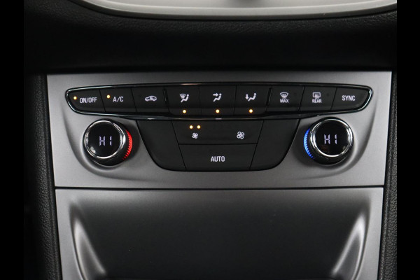Opel Astra 1.6 CDTI Online Edition | Trekhaak | Carplay | Navigatie | Climate control | Comfortstoelen | 18'' | Parkeerhulp | Cruise control | Bluetooth