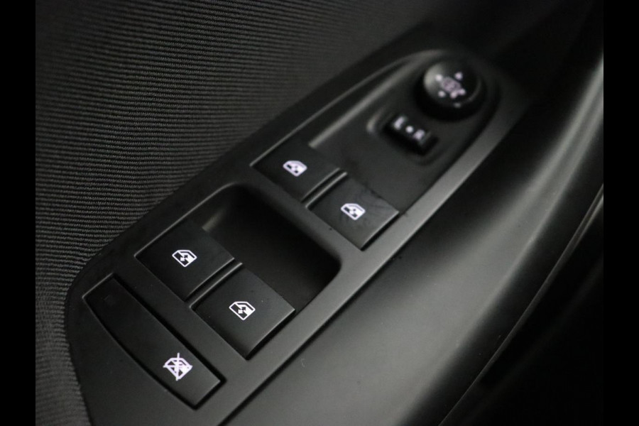 Opel Astra 1.6 CDTI Online Edition | Trekhaak | Carplay | Navigatie | Climate control | Comfortstoelen | 18'' | Parkeerhulp | Cruise control | Bluetooth