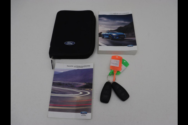 Ford Focus 1.5 EcoBoost ST Line X | Panoramadak | Half leder | Stoel & stuurverwarming | Adaptive cruise | Camera | Park Assist | Keyless | Navigatie | Dodehoek detectie | Full LED | Climate control