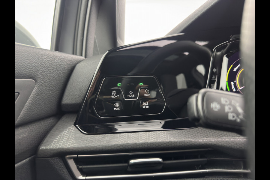 Volkswagen Golf 1.4 eHybrid GTE (INCL-BTW) *PANO | NAVI | CRUISE | VIRTUAL | 18 INCH ALU*
