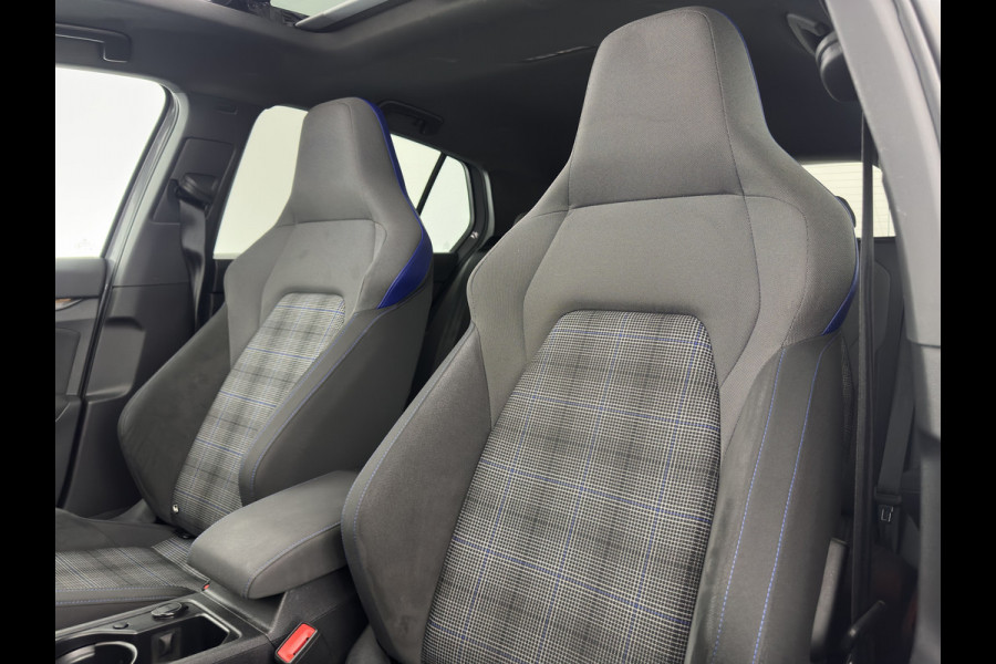Volkswagen Golf 1.4 eHybrid GTE (INCL-BTW) *PANO | NAVI | CRUISE | VIRTUAL | 18 INCH ALU*