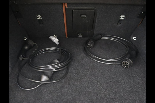 Volvo XC40 Recharge P8 AWD R Design | Panoramadak | Leder | 360 Camera | Stoelverwarming | Harman/Kardon | Memory | Carplay | Adaptive cruise | Keyless | Navigatie | Full LED