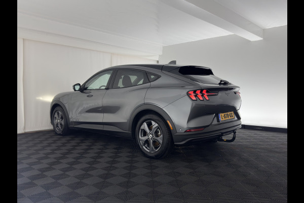 Ford Mustang Mach-E RWD 75 kWh (3-Fase) {SOH-93%} (INCL-BTW) Aut. *LUXURY-LEATHER | FULL-LED | DAB+ | DIGI-COCKPIT | KEYLESS | NAVI-FULLMAP | TOPVIEW | LANE-ASSIST | BLINDSPOT | CARPLAY | HEATED-COMFORTSEATS | PRIVACY-GLASS |TOWBAR | 18"ALU*
