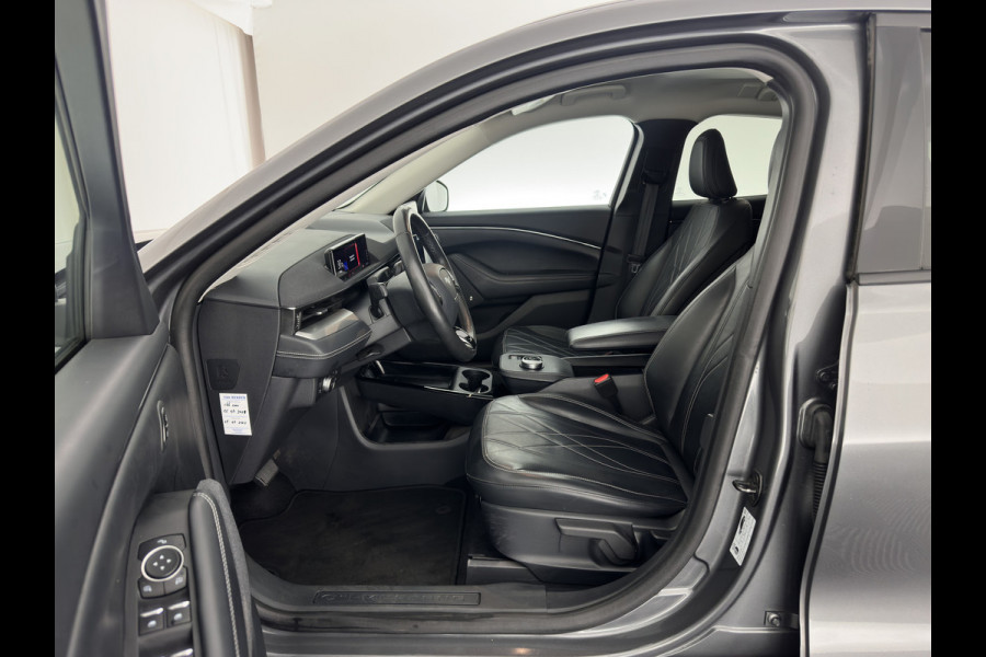 Ford Mustang Mach-E RWD 75 kWh (3-Fase) {SOH-93%} (INCL-BTW) Aut. *LUXURY-LEATHER | FULL-LED | DAB+ | DIGI-COCKPIT | KEYLESS | NAVI-FULLMAP | TOPVIEW | LANE-ASSIST | BLINDSPOT | CARPLAY | HEATED-COMFORTSEATS | PRIVACY-GLASS |TOWBAR | 18"ALU*