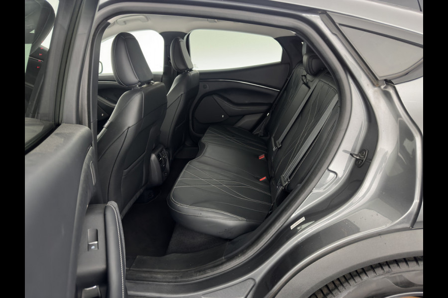 Ford Mustang Mach-E RWD 75 kWh (3-Fase) {SOH-93%} (INCL-BTW) Aut. *LUXURY-LEATHER | FULL-LED | DAB+ | DIGI-COCKPIT | KEYLESS | NAVI-FULLMAP | TOPVIEW | LANE-ASSIST | BLINDSPOT | CARPLAY | HEATED-COMFORTSEATS | PRIVACY-GLASS |TOWBAR | 18"ALU*