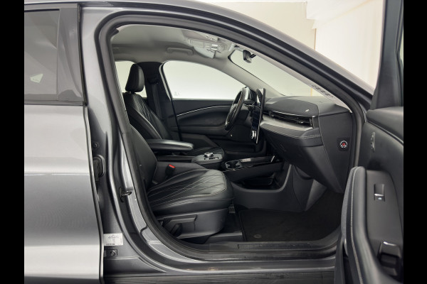 Ford Mustang Mach-E RWD 75 kWh (3-Fase) {SOH-93%} (INCL-BTW) Aut. *LUXURY-LEATHER | FULL-LED | DAB+ | DIGI-COCKPIT | KEYLESS | NAVI-FULLMAP | TOPVIEW | LANE-ASSIST | BLINDSPOT | CARPLAY | HEATED-COMFORTSEATS | PRIVACY-GLASS |TOWBAR | 18"ALU*