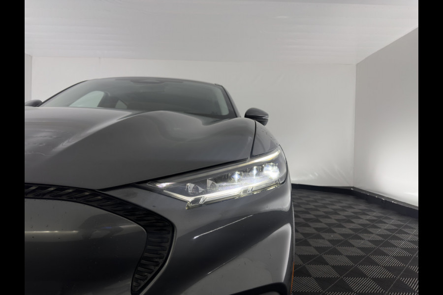 Ford Mustang Mach-E RWD 75 kWh (3-Fase) {SOH-93%} (INCL-BTW) Aut. *LUXURY-LEATHER | FULL-LED | DAB+ | DIGI-COCKPIT | KEYLESS | NAVI-FULLMAP | TOPVIEW | LANE-ASSIST | BLINDSPOT | CARPLAY | HEATED-COMFORTSEATS | PRIVACY-GLASS |TOWBAR | 18"ALU*