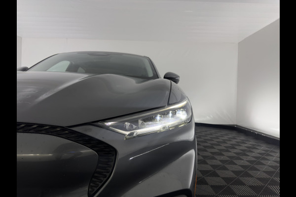 Ford Mustang Mach-E RWD 75 kWh (3-Fase) {SOH-93%} (INCL-BTW) Aut. *LUXURY-LEATHER | FULL-LED | DAB+ | DIGI-COCKPIT | KEYLESS | NAVI-FULLMAP | TOPVIEW | LANE-ASSIST | BLINDSPOT | CARPLAY | HEATED-COMFORTSEATS | PRIVACY-GLASS |TOWBAR | 18"ALU*