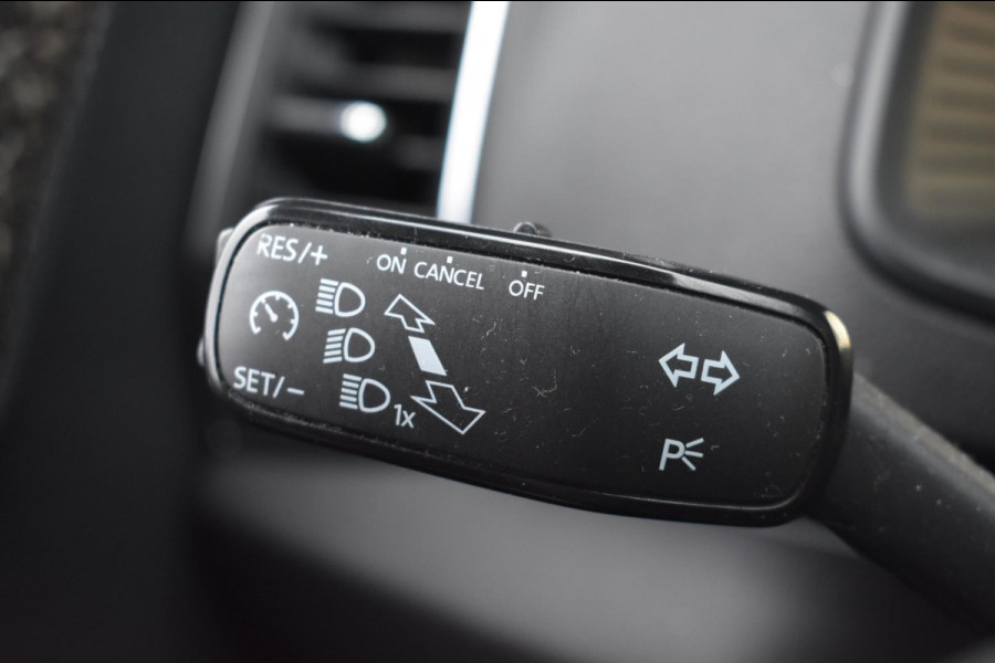 Škoda Karoq 1.5 TSI ACT Sportline | TREKHAAK | CAMERA | NAP | CANTON | APPLE CARPLAY | ANDROID AUTO | VIRTUAL COCKPIT