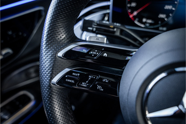 Mercedes-Benz E-Klasse E300 e AMG Line - Origineel NL | Panorama | Passenger Display | Burmester | Memory