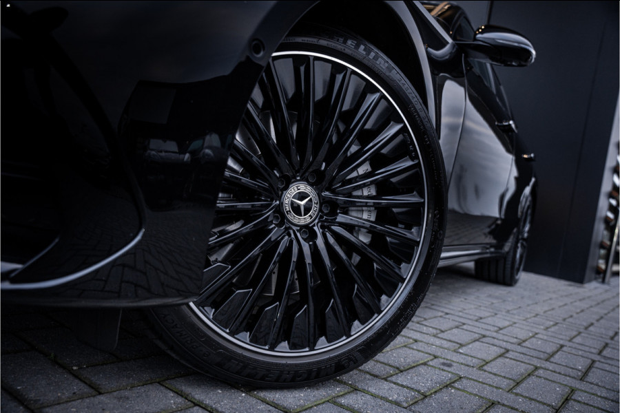 Mercedes-Benz E-Klasse E300 e AMG Line - Origineel NL | Panorama | Passenger Display | Burmester | Memory