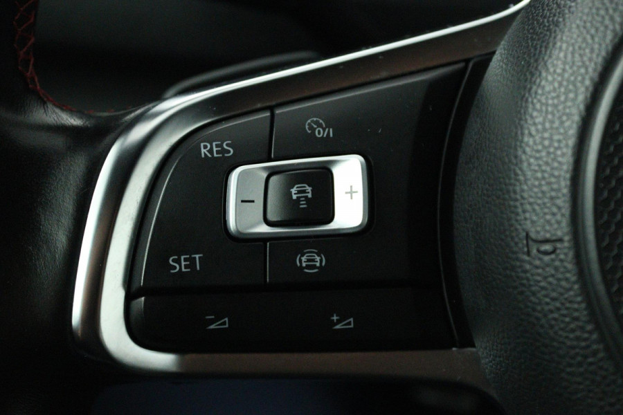 Volkswagen T-Roc 1.5 TSI Sport Business R (DIGITALE COCKPIT, STOELVERWARMING, NAVIGATIE, CRUISE ADAPTIEF, PARKEERSENSOREN)