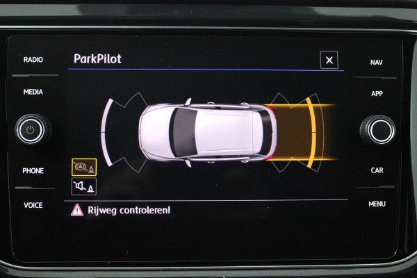 Volkswagen T-Roc 1.5 TSI Sport Business R (DIGITALE COCKPIT, STOELVERWARMING, NAVIGATIE, CRUISE ADAPTIEF, PARKEERSENSOREN)