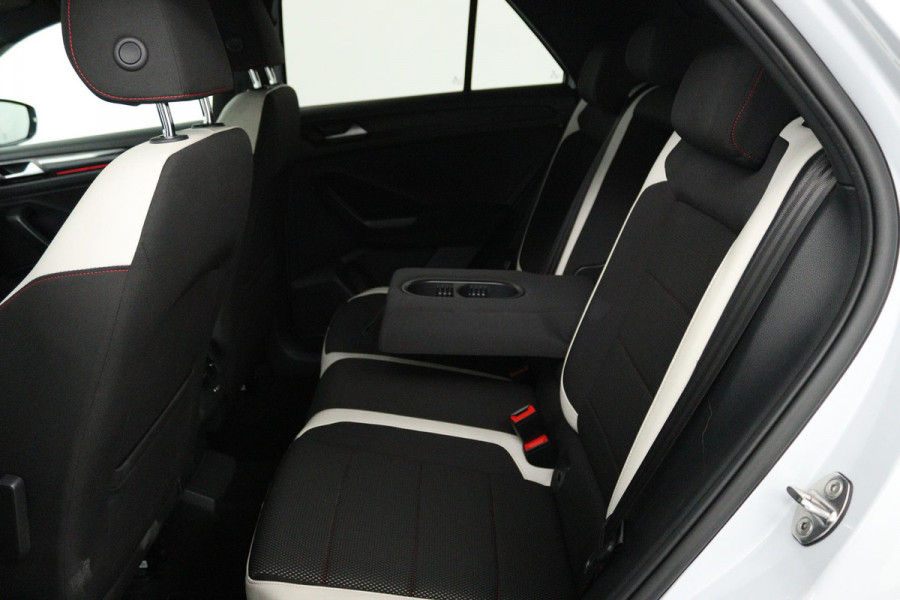 Volkswagen T-Roc 1.5 TSI Sport Business R (DIGITALE COCKPIT, STOELVERWARMING, NAVIGATIE, CRUISE ADAPTIEF, PARKEERSENSOREN)