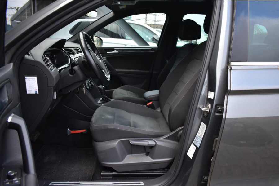 Volkswagen Tiguan 1.5 TSI ACT R-Line | TREKHAAK | NAP | APPLE CARPLAY | ANDROID AUTO | ADAPT. CRUISE CONTROLE | VIRTUAL COCKPIT