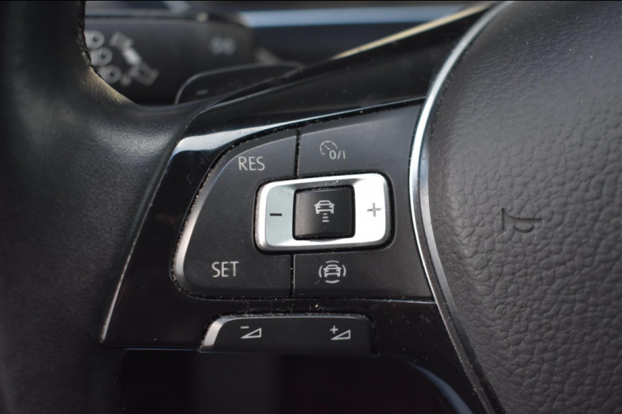 Volkswagen Tiguan 1.5 TSI ACT R-Line | TREKHAAK | NAP | APPLE CARPLAY | ANDROID AUTO | ADAPT. CRUISE CONTROLE | VIRTUAL COCKPIT