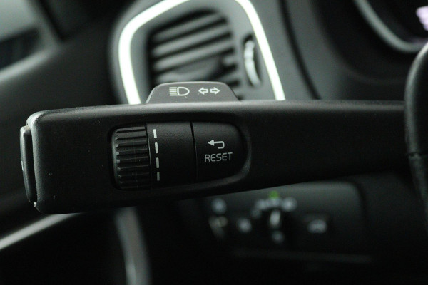 Volvo V40 1.5 T3 Polar+ Sport (TREKHAAK, STOELVERWARMING, ACHTERUITRIJCAMERA, AUTOMAAT, NAVIGATIE, PARKEERSENSOREN)